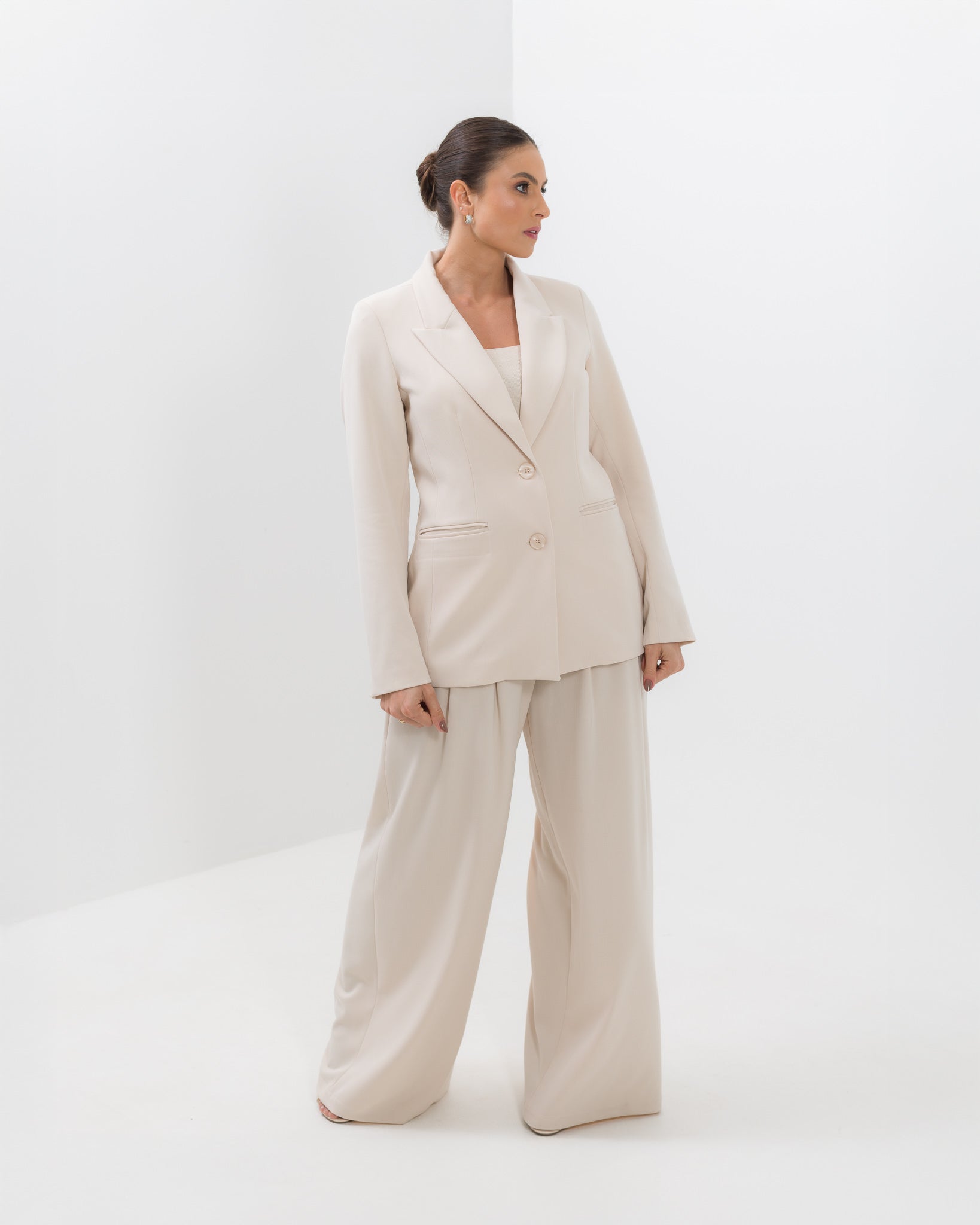 Calça em Alfaiataria Pantalona com Pregas - Heloísa